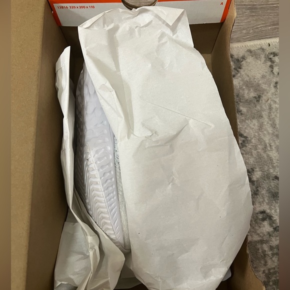 brand new nike react phantom sneakers - Picture 8 of 9